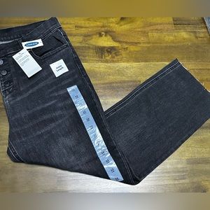 New 68%, cotton, 22% polyester, 9%, rayon 1% spandex